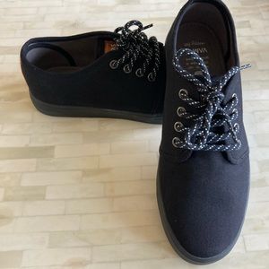 New VamVas plant based shoes size 7.5